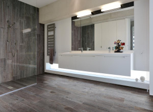 215305-215484_inspirations-carrelage-salle-de-bain-parquet-bois-douche-schelfhout.jpg