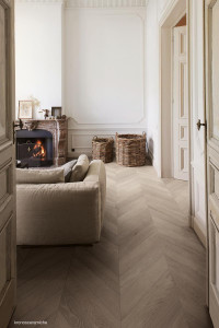 225847_inspirations-carrelage-sejour-salon-imitation-parquet-clair-chevron-schelfhout.jpg